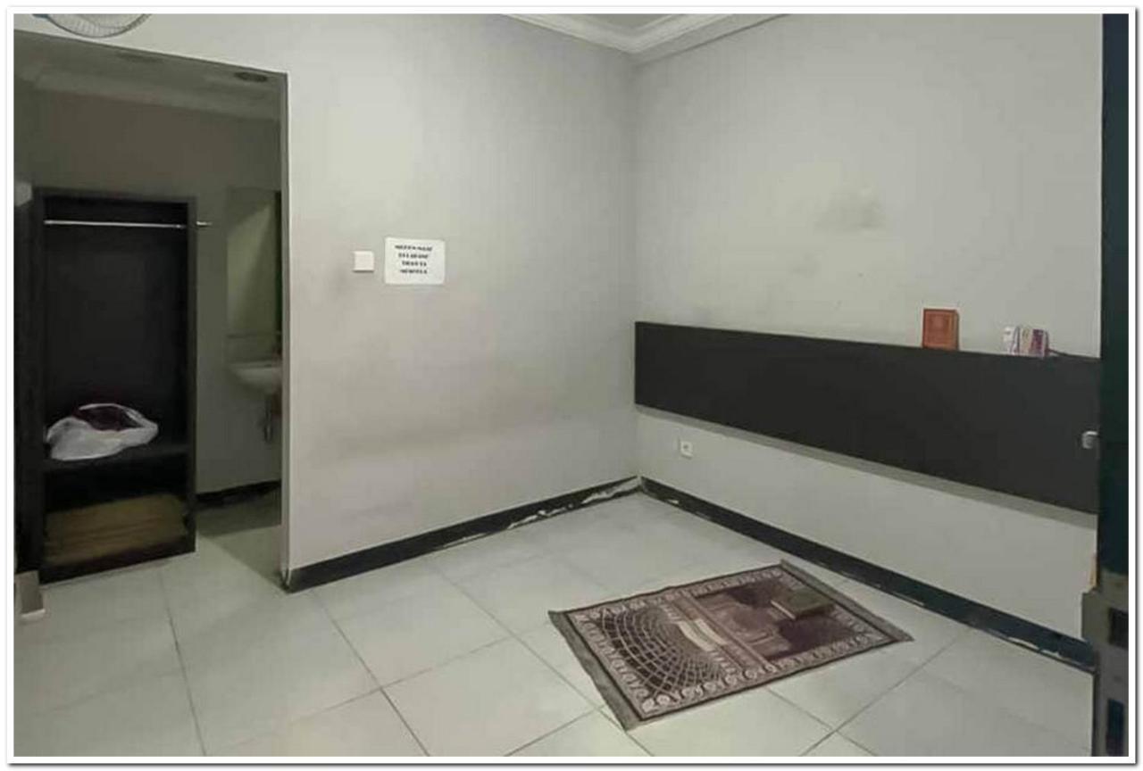 Brebek Losmen Family Syariah Bypass Juanda Mitra Reddoorz מראה חיצוני תמונה