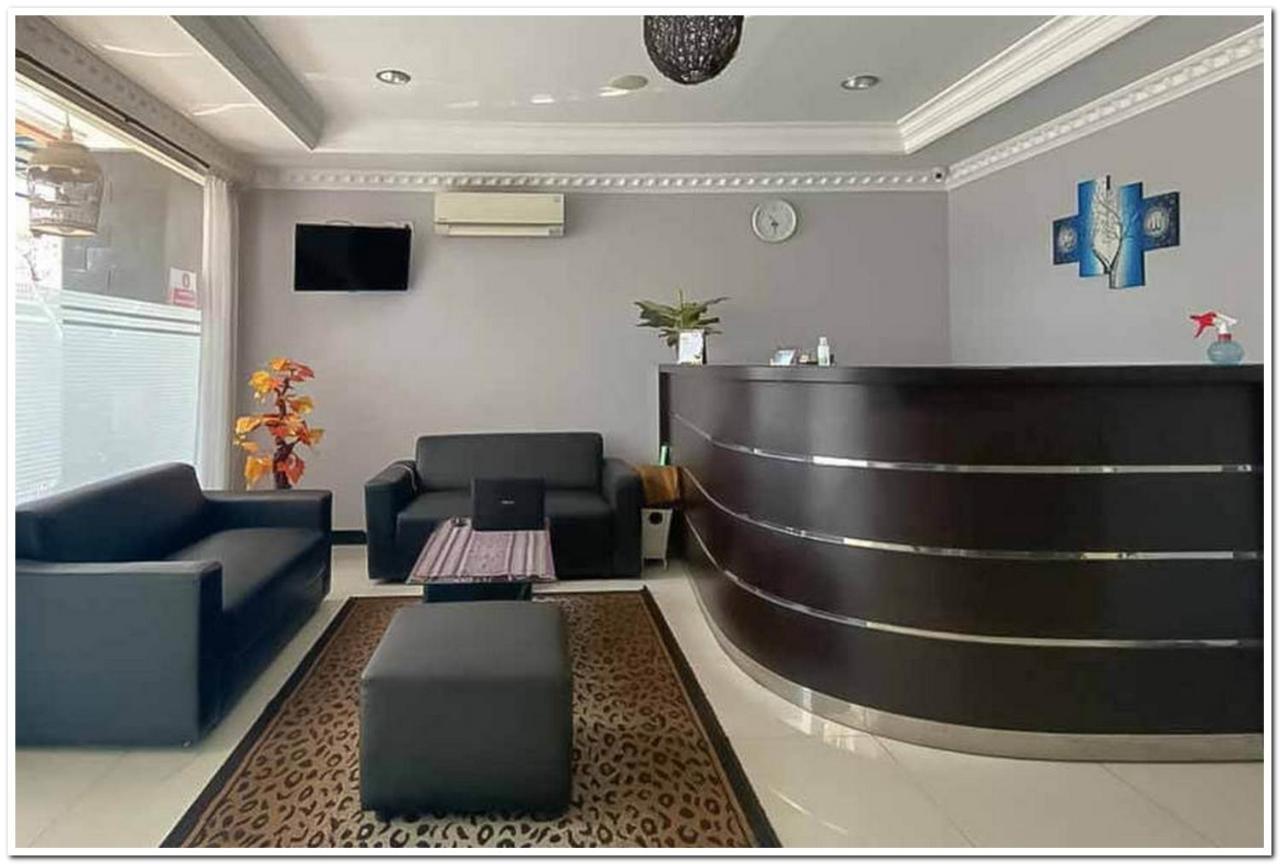 Brebek Losmen Family Syariah Bypass Juanda Mitra Reddoorz מראה חיצוני תמונה